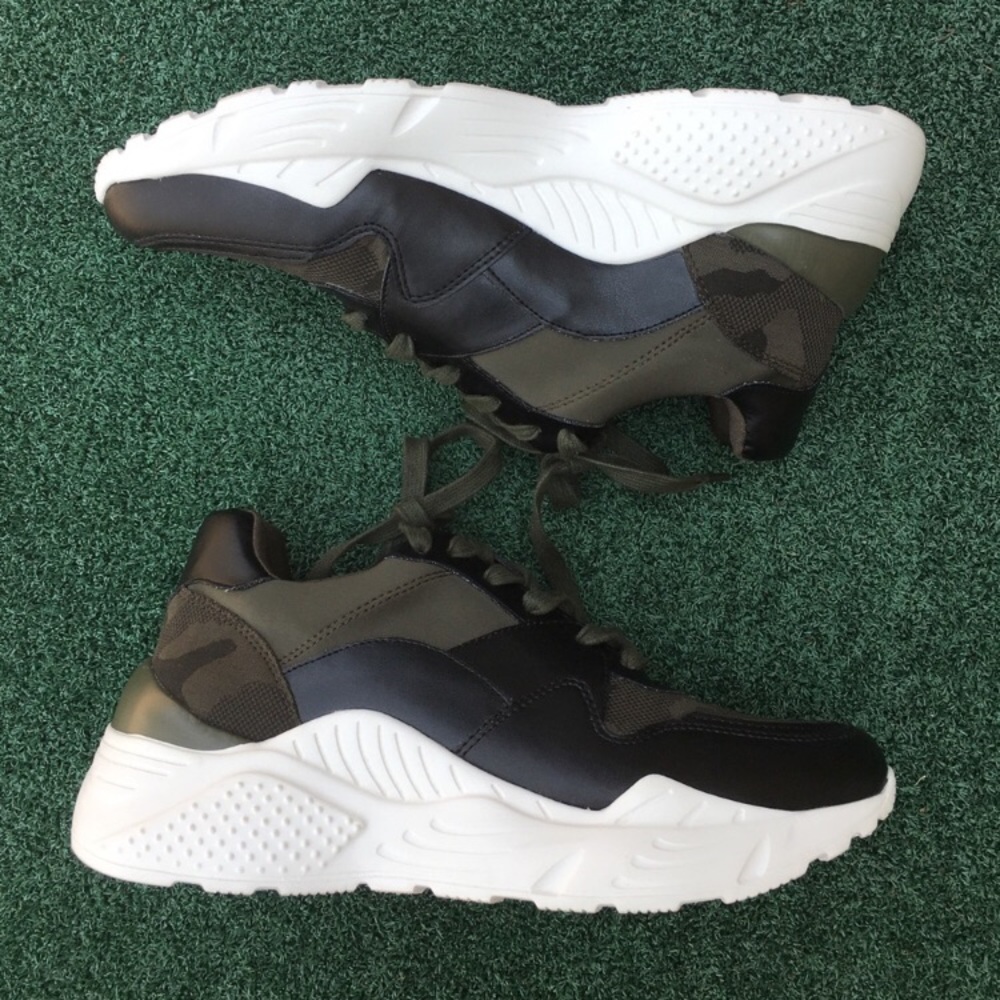 NWT Steve Madden Reverse Leather Camo Sneaker 8.5 - Picture 4 of 13
